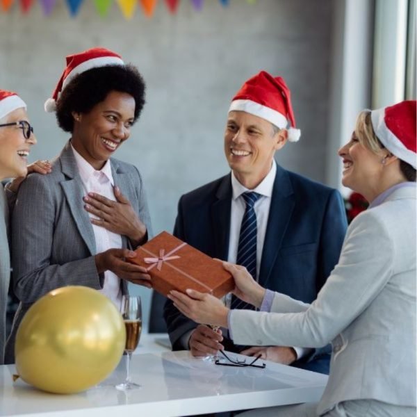 smart watch for Corporate Gifting Businesses can offer customized smartwatches as corporate gifts to clients, partners, or employees, promoting their brand. Smartwatches' personalized customization enhances brand image while providing practical value.